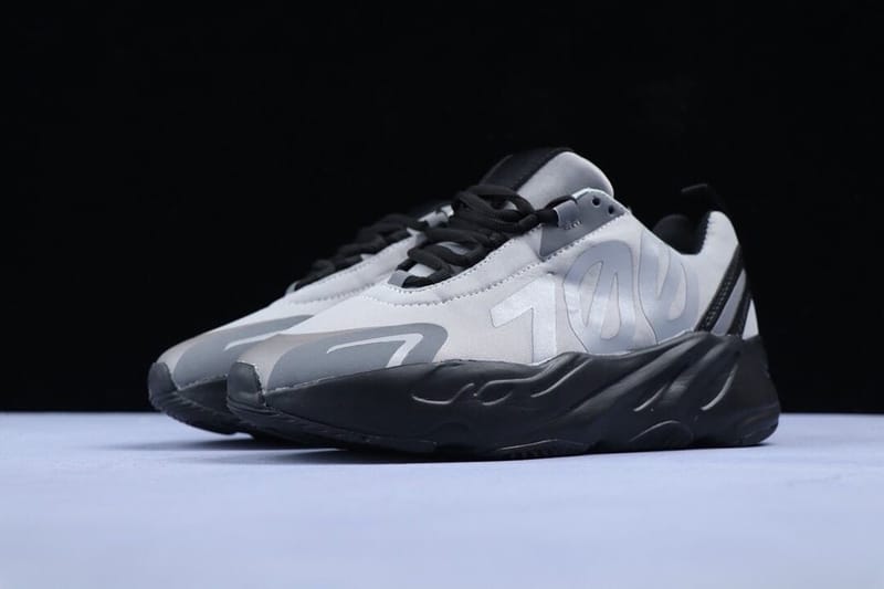 神秘鞋款 YEEZY BOOST 700 VX 反光配色最新諜照釋出