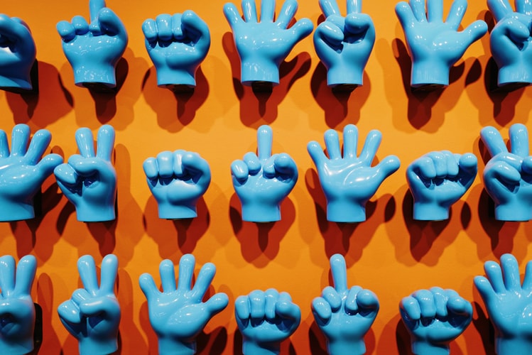 走進藝術家張權全新個人展覽「遊樂園 III – 兔子失物招領中心」