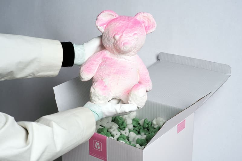 Daniel Arsham 全新藝術作品 PINK CRACKED BEAR 上架發售