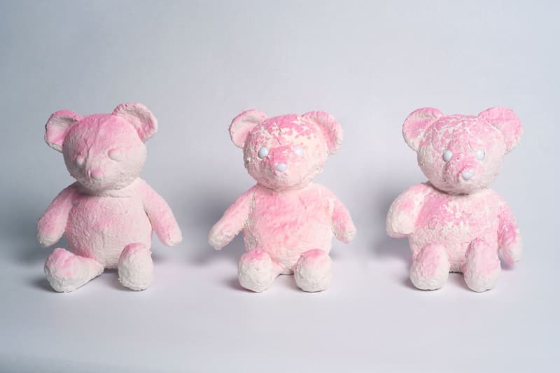 Daniel Arsham 全新藝術作品 PINK CRACKED BEAR 上架發售