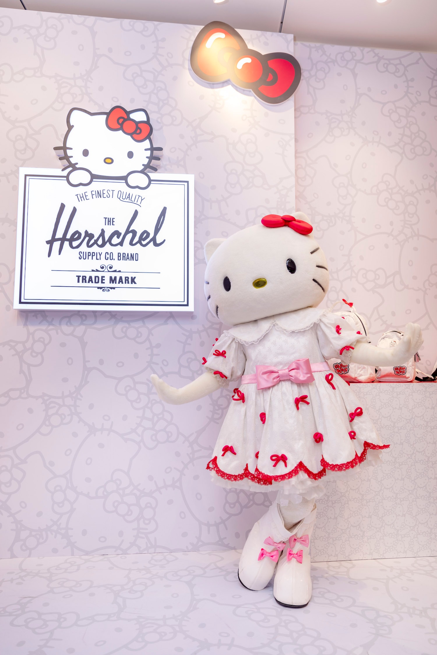 走進 Herschel Supply x Hello Kitty 45 週年別注系列 Pop-Up 期限店