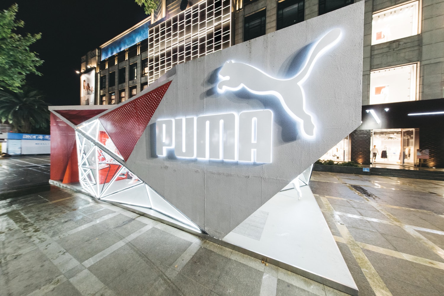 PUMA 發佈全新 HYBRID Astro 跑鞋並打造交互式體驗空間