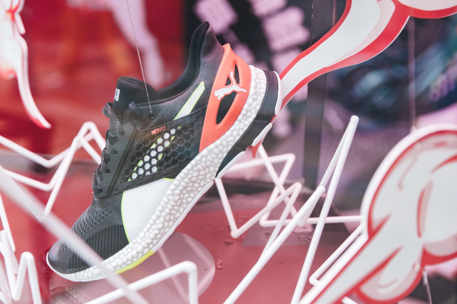PUMA 發佈全新 HYBRID Astro 跑鞋並打造交互式體驗空間