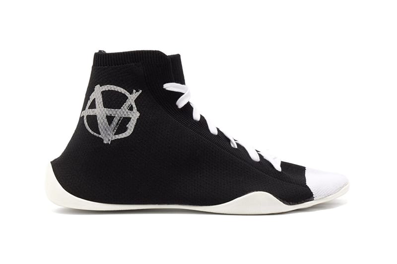 Vetements 發佈兩款全新 Logo 襪套鞋款