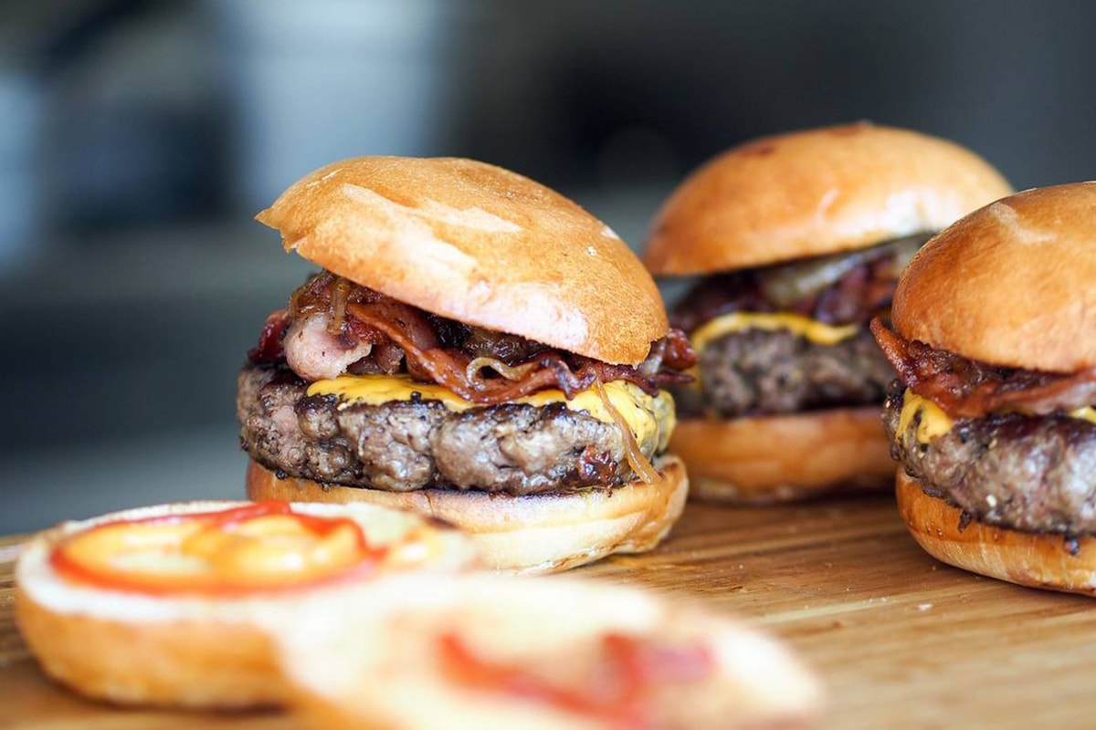 In-N-Out Burger 奪下首位！「最受歡迎連鎖漢堡店」排名出爐