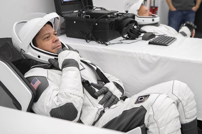 NASA 揭露「SpaceX 太空漫遊計畫」全新航天服樣貌