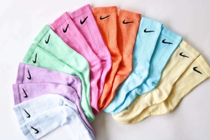 親力親為-OWAISHSB 推出自家染製 Nike DRI-FIT 長襪