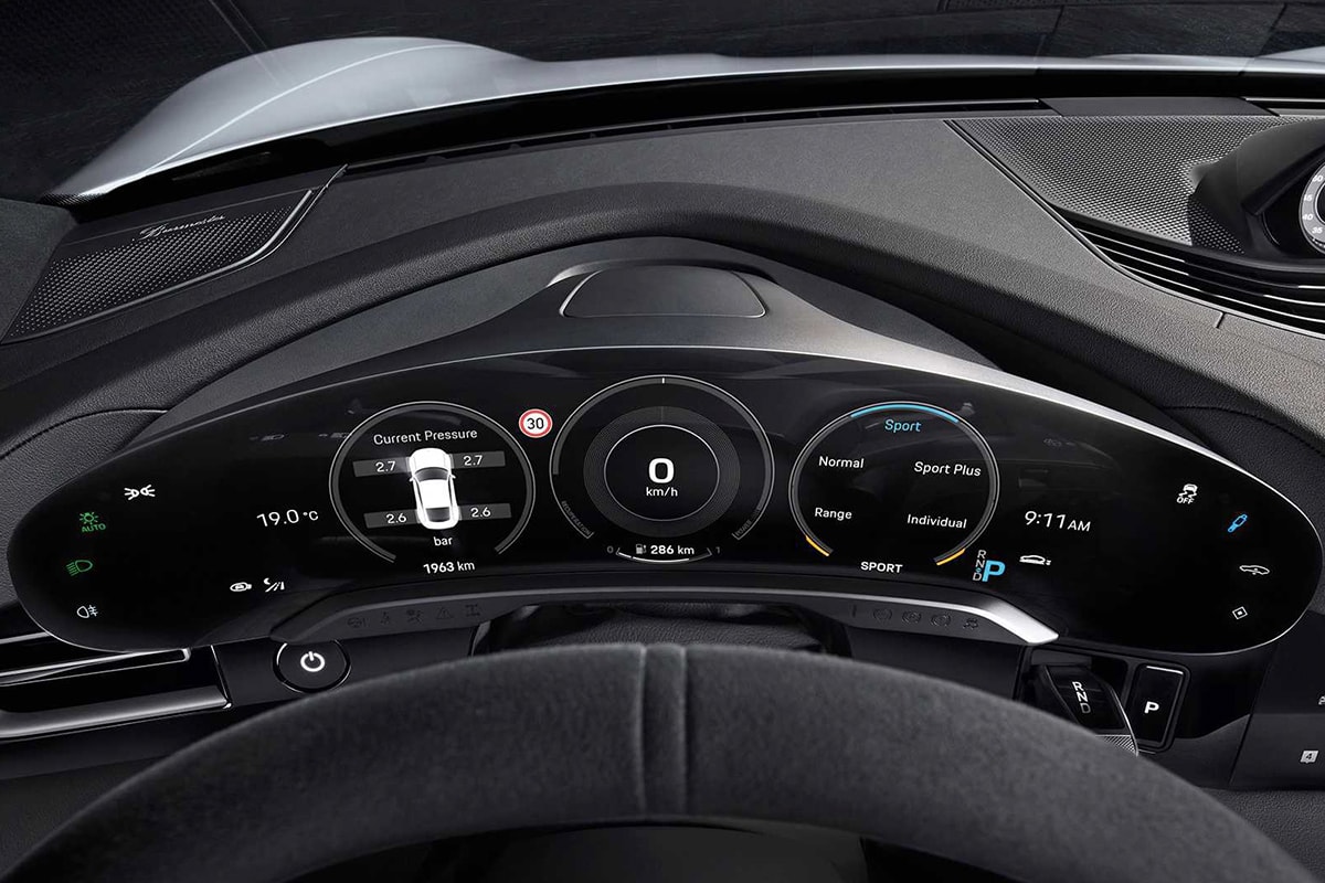 全屏幕座艙－Porsche 揭示全新純電跑車 Taycan 的內裝圖片