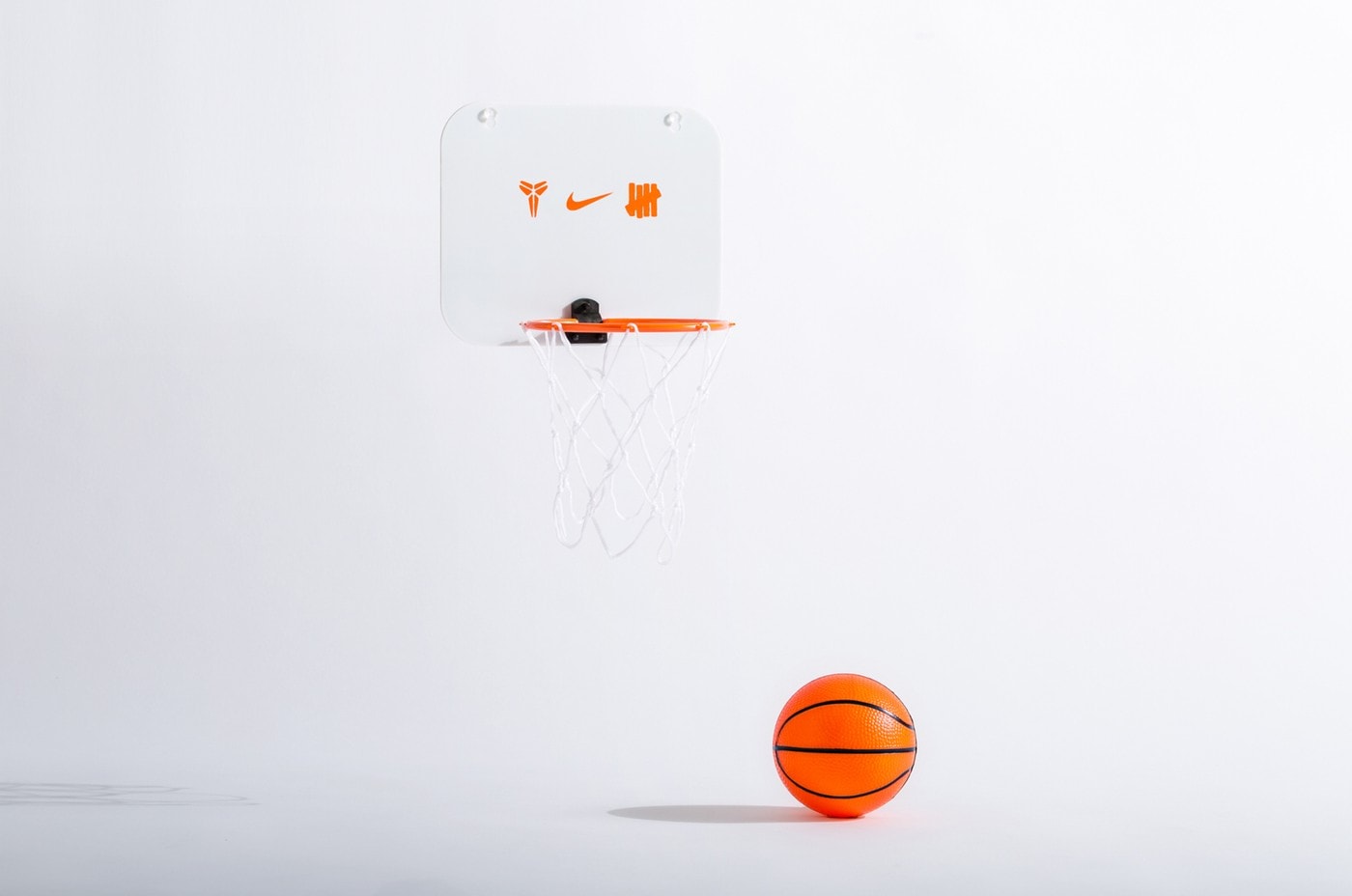 率先近覽 UNDEFEATED x Nike Kobe 4 Protro 最新聯乘系列