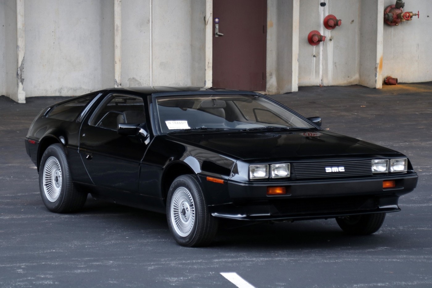 罕見 1981 年經典車款 DeLorean DMC-12 於拍賣會中正式賣出