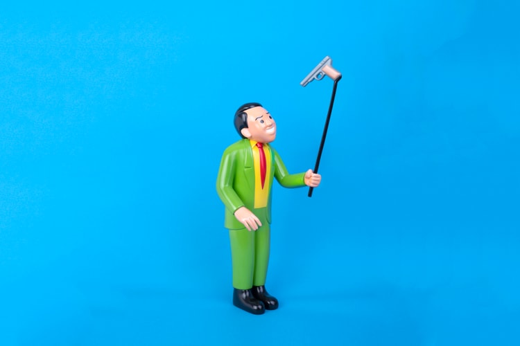 Joan Cornellà 推出「Selfie Gun」限量 15 枚青銅擺設