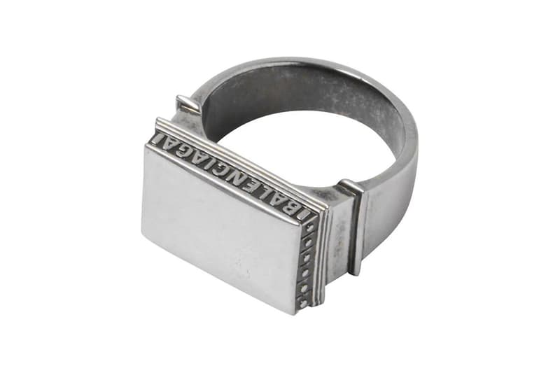 Balenciaga 推出致敬「巴黎凱旋門」別注戒指