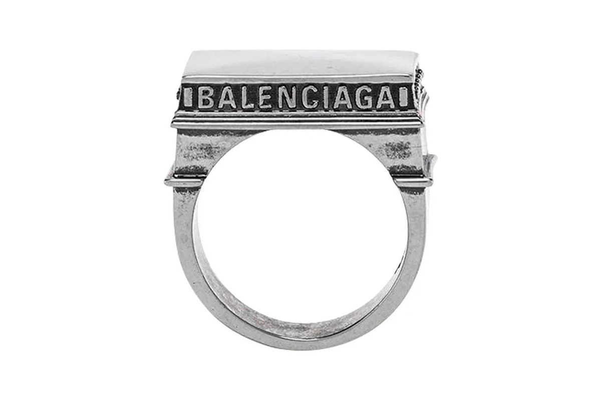 Balenciaga 推出致敬「巴黎凱旋門」別注戒指