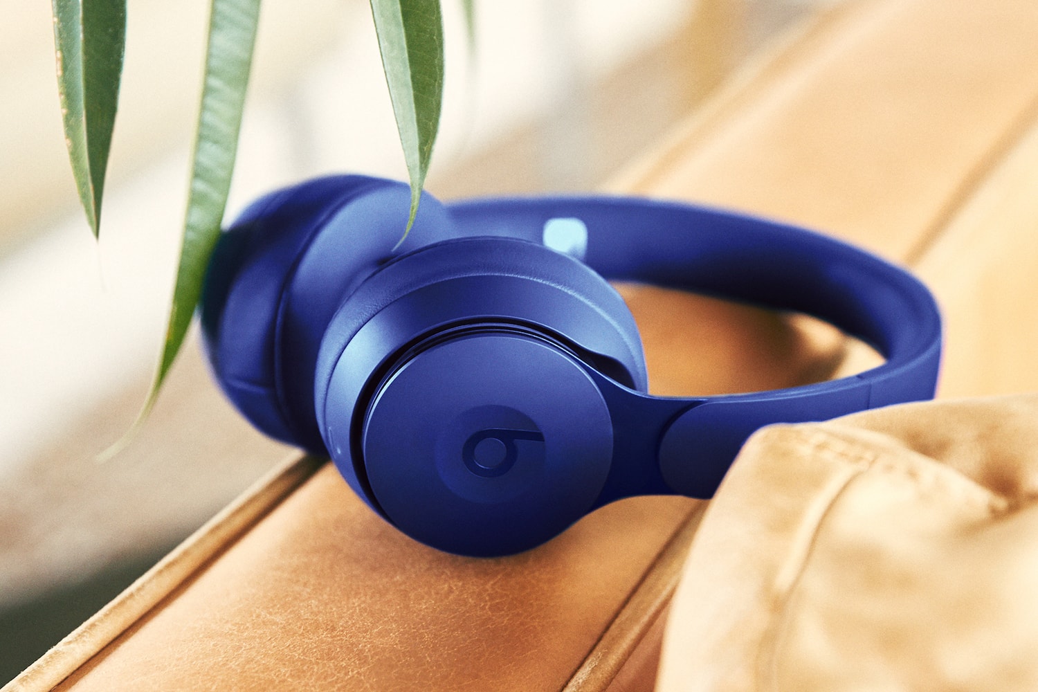 Beats by Dr. Dre 發佈首款貼耳式無線降噪耳機 SOLO PRO