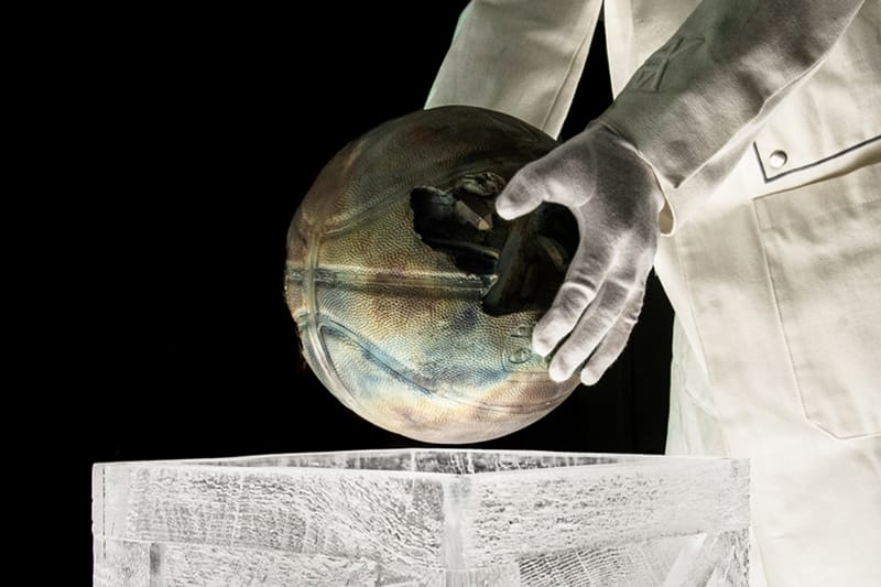 Daniel Arsham 推出別注「青銅製籃球」系列雕塑