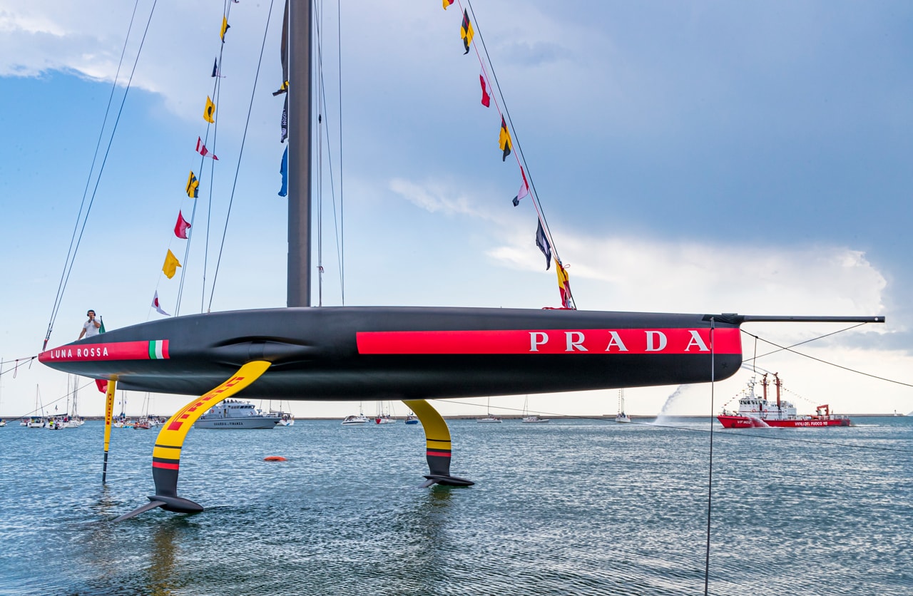 Prada 推出特製 Luna Rossa 單體帆船