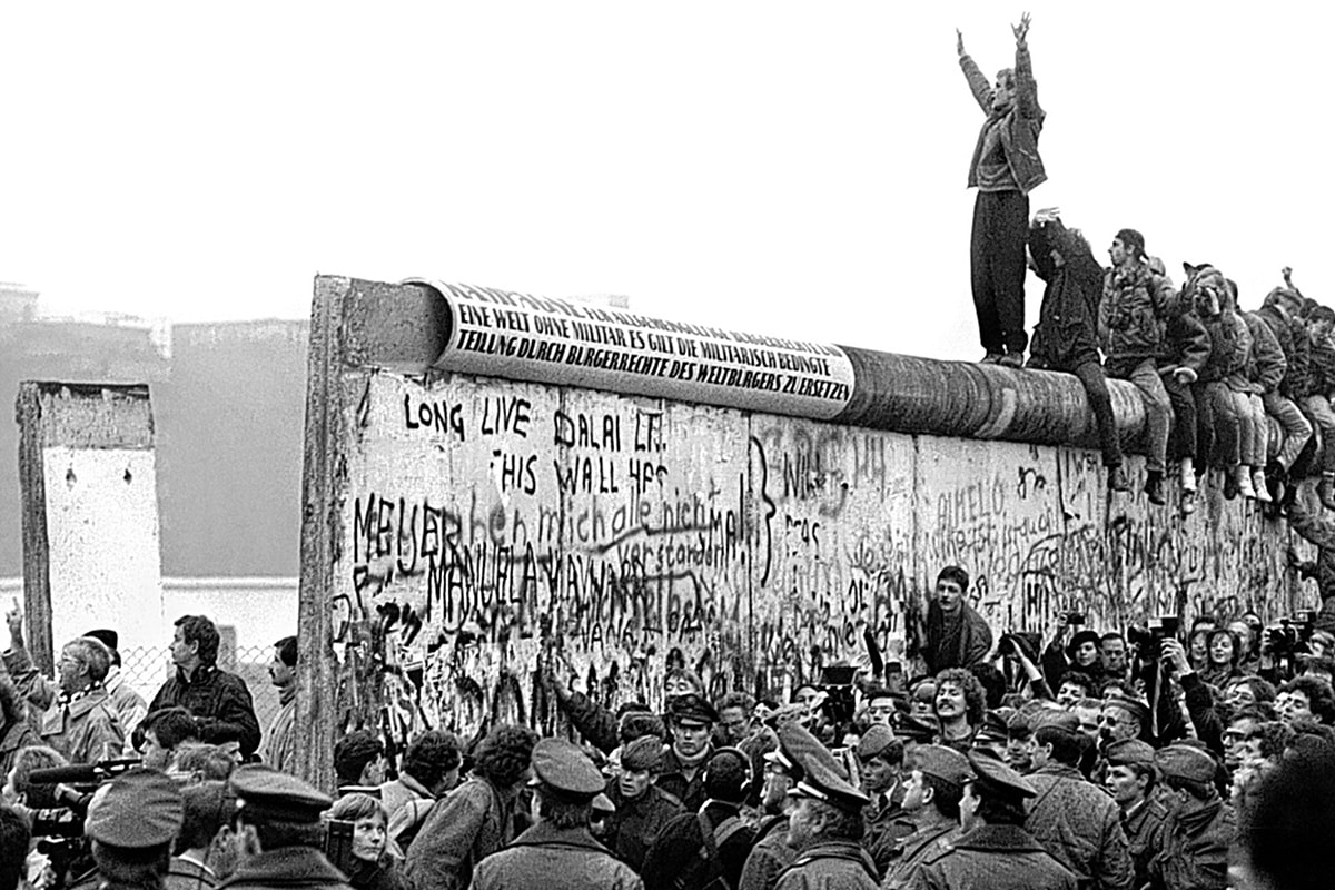 德甲聯賽重塑 30 年前柏林圍牆推倒之見證
