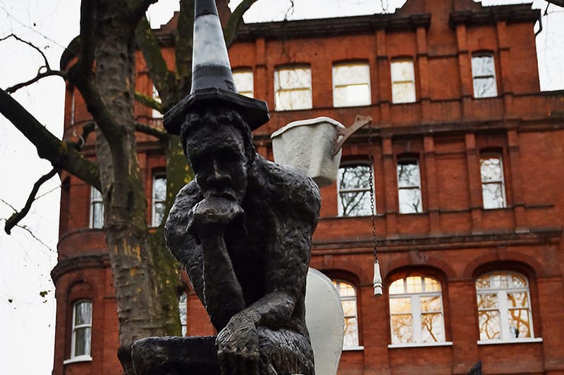 被「借走」12 年 - Banksy《The Drinker》於 Sotheby’s 展開競拍