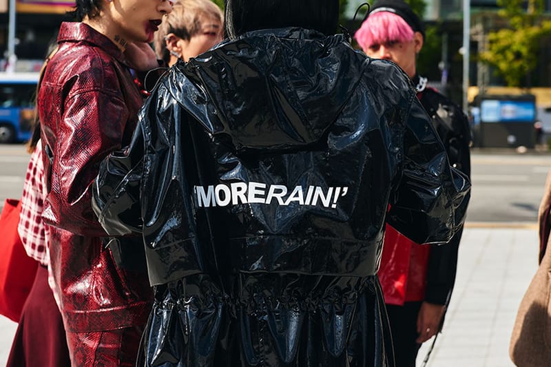 本日嚴選 10 款「雨季對策」服飾單品入手推介