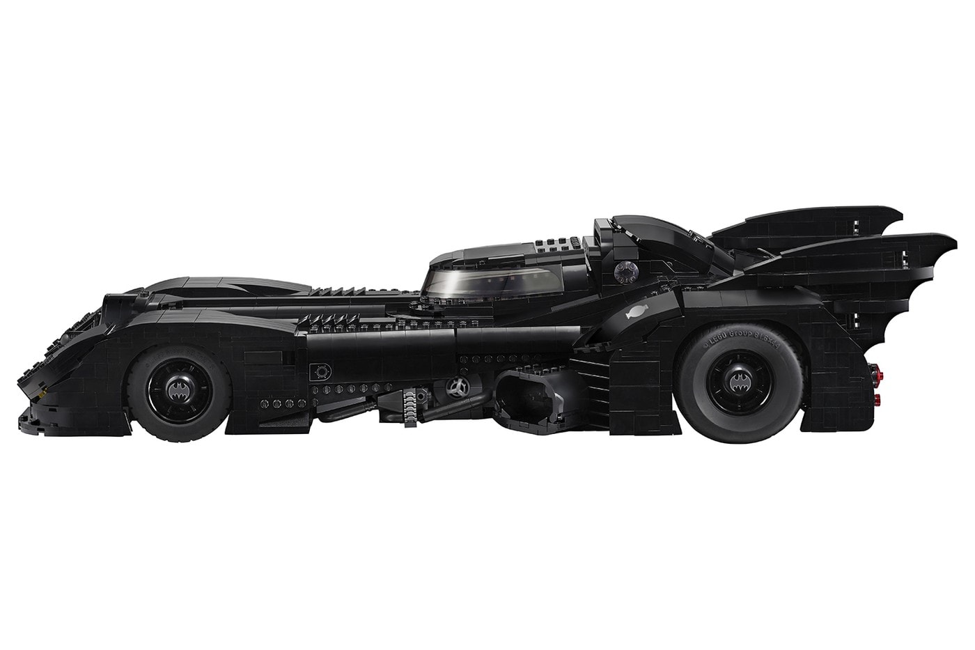 LEGO 推出長達 60 公分之 1989 年《Batman》蝙蝠車積木模型