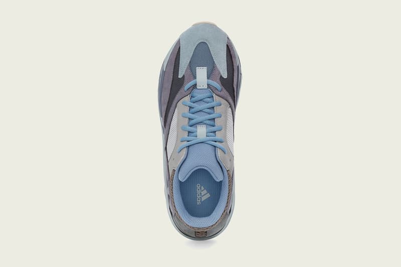 YEEZY BOOST 700 最新配色「CARBON BLUE」正式登場