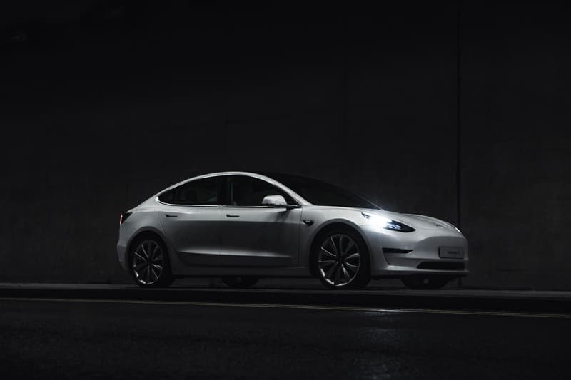 https%3A%2F%2Fhypebeast.com%2Fwp-content%2Fblogs.dir%2F4%2Ffiles%2F2019%2F12%2Fhttps___hk.hypebeast.com_files_2019_09_tesla-model-3-test-drive-1-1.jpg?q=75&w=800&cbr=1&fit=max