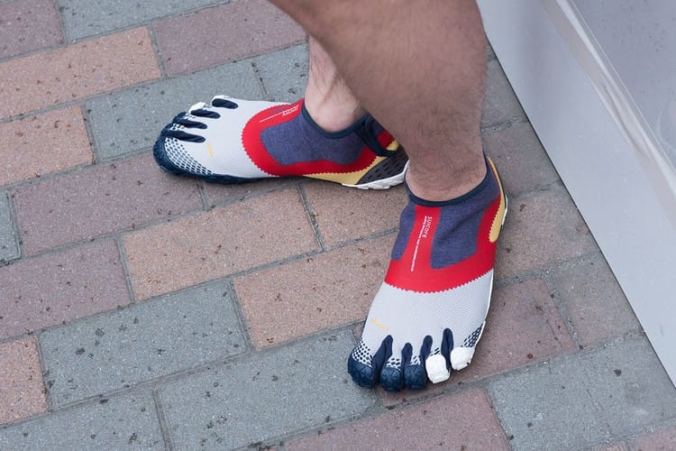 Suicoke 致敬 Vibram「五指鞋」越野跑鞋