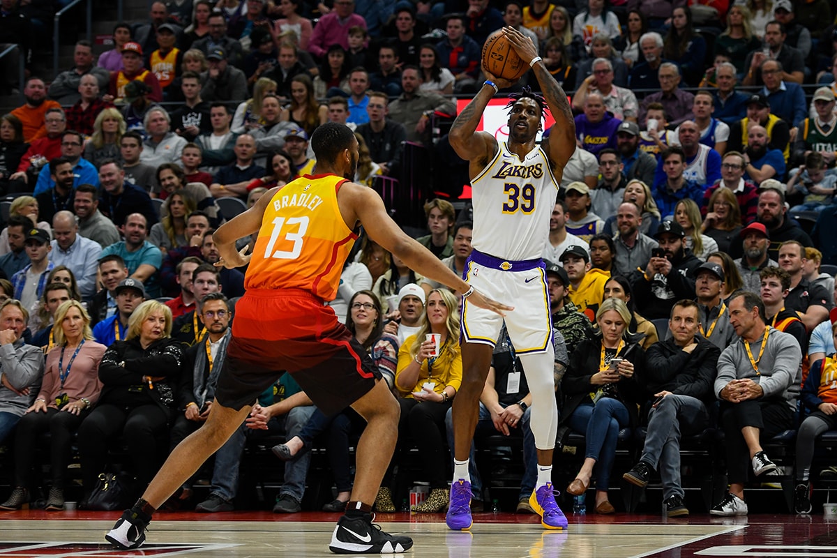 全場歡呼！Lakers 球星 Dwight Howard 投進本賽季首顆三分球