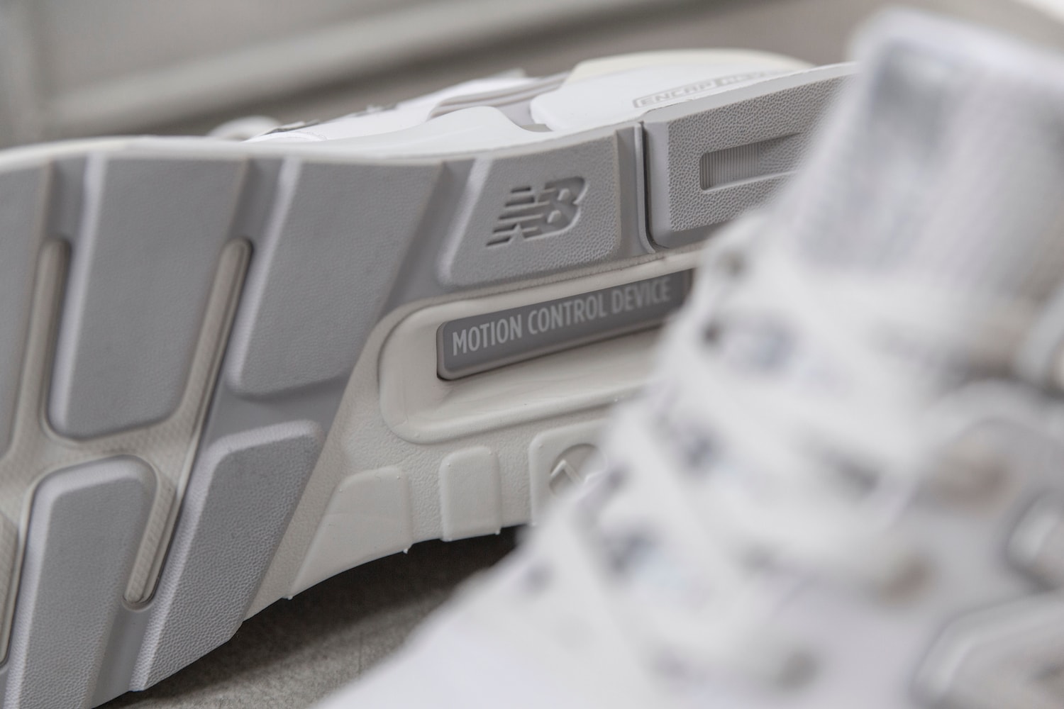 New Balance x MADNESS 997S 联名鞋款正式登场
