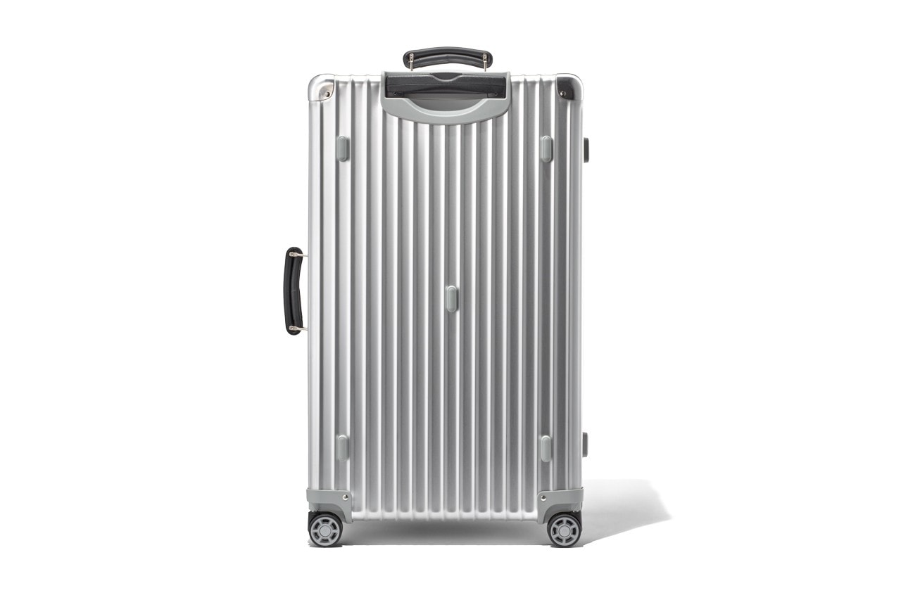 RIMOWA 推出鋁製銀色版本經典旅行箱