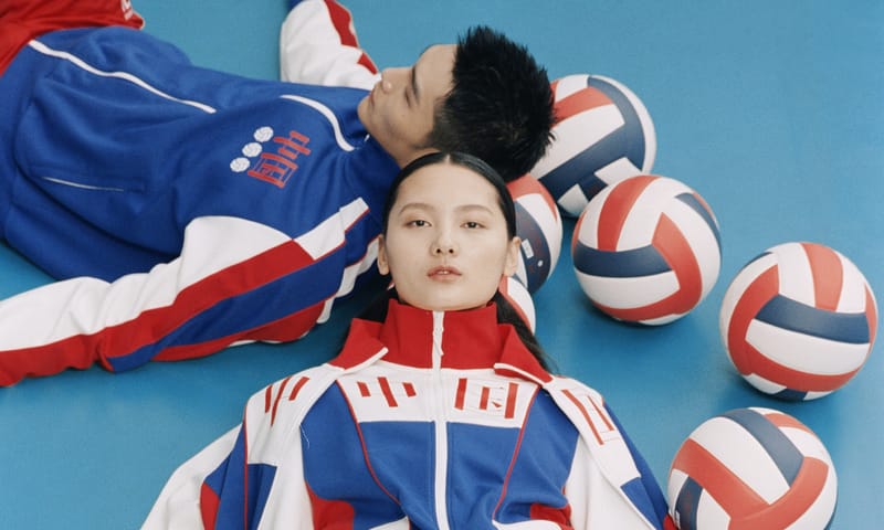 光明乳业携手中国设计师 CHEN PENG 打造「光明女排礼盒」