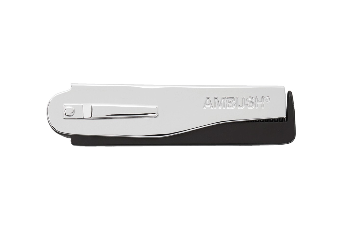 AMBUSH 推出 Logo 設計摺疊短梳