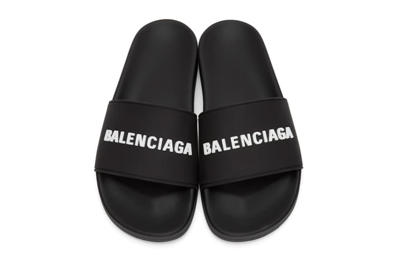 Balenciaga 推出全新黑白兩色泳池用拖鞋