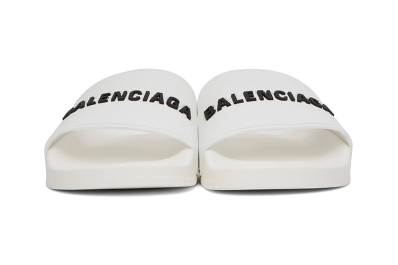 Balenciaga 推出全新黑白兩色泳池用拖鞋