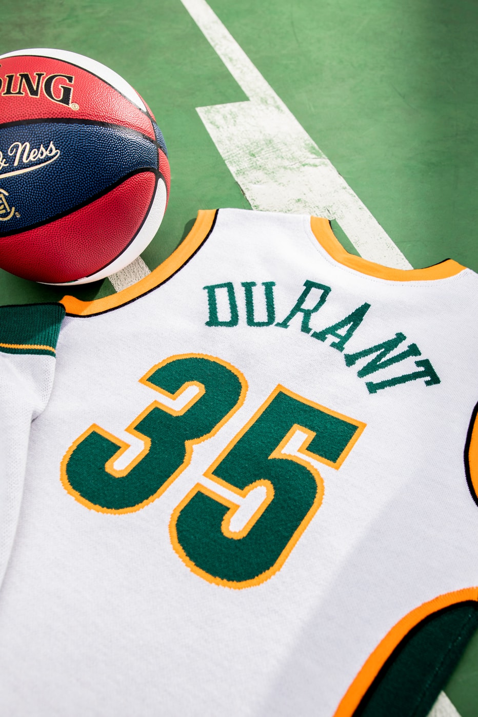 CLOT x Mitchell & Ness 再度聯乘推出全新復古籃球球衣系列