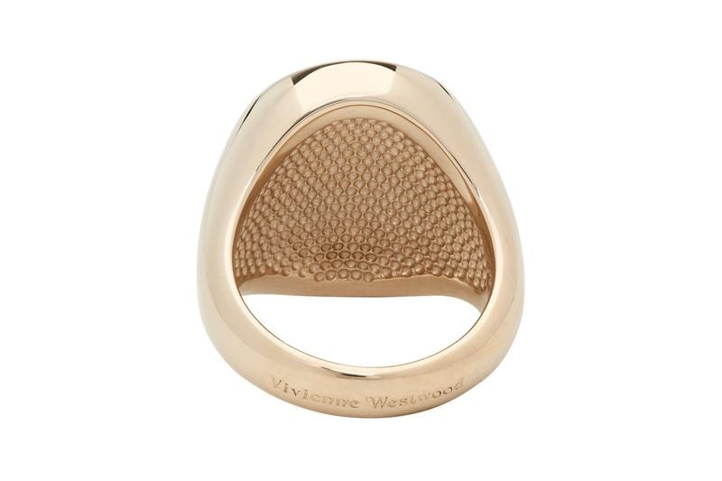 Vivienne Westwood 推出標誌性寶石星球（Orb）純銀戒指