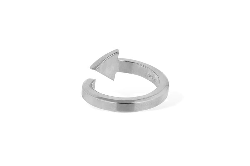 Off-White™ 推出金銀箭頭樣式戒指