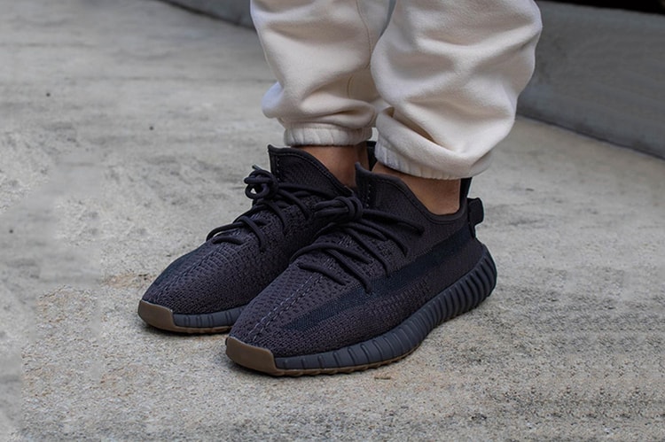 近賞 YEEZY BOOST 350 V2 最新配色「Cinder」實著圖輯
