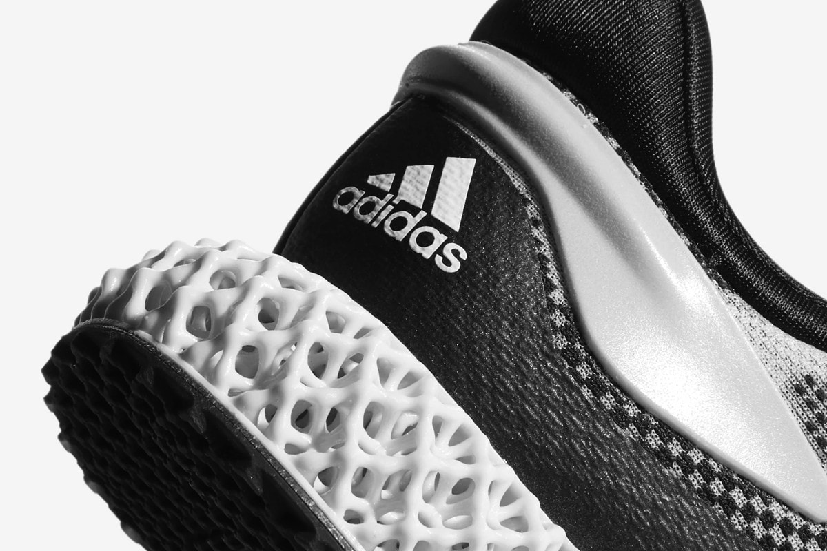 率先預覽 adidas 4D Run 1.0 最新配色「Triple Black」