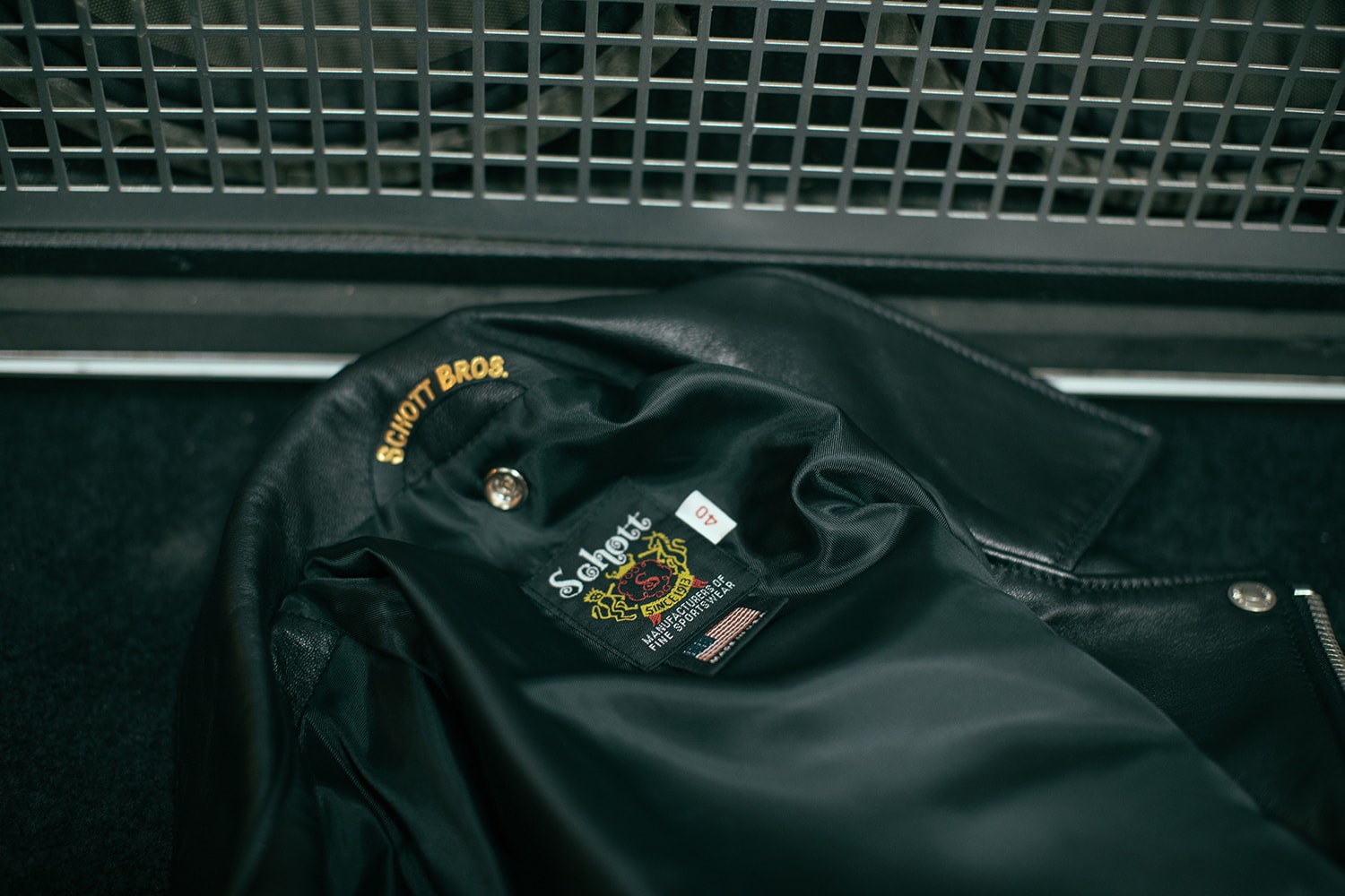 DOE x SCHOTT 全新联名「BEHIND THE SCENES」皮革机车夹克