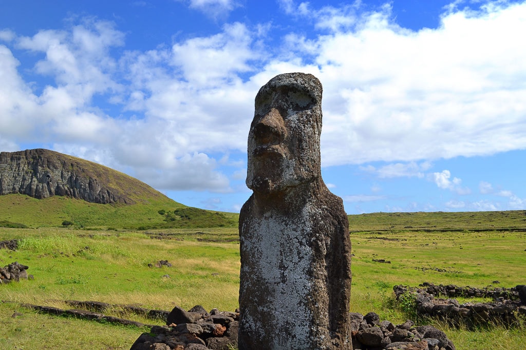 面目全非 - 復活島世界遺產 Moai 摩艾像遭卡車衝撞破壞