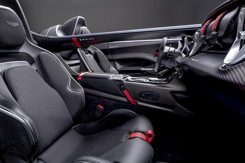 Aston Martin 公佈全新開放式座艙 V12 Speedstar 超跑