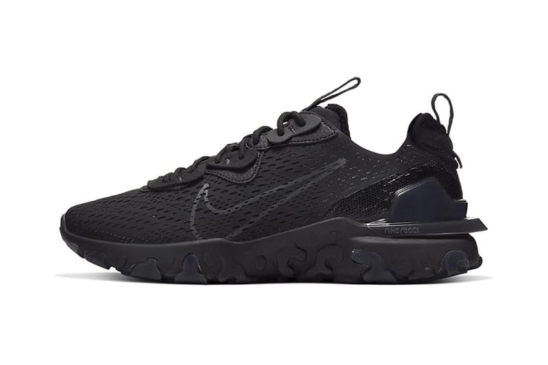 Nike React Vision 全新配色「Triple Black」正式發佈