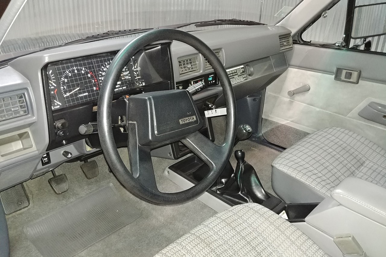 逼近《回到未來》原版 − 1985 Toyota SR5 貨卡全新改裝款式現正進行拍賣