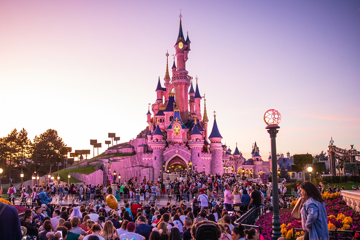 Disney 推出全新線上遊樂園服務「Disney Magic Moment」
