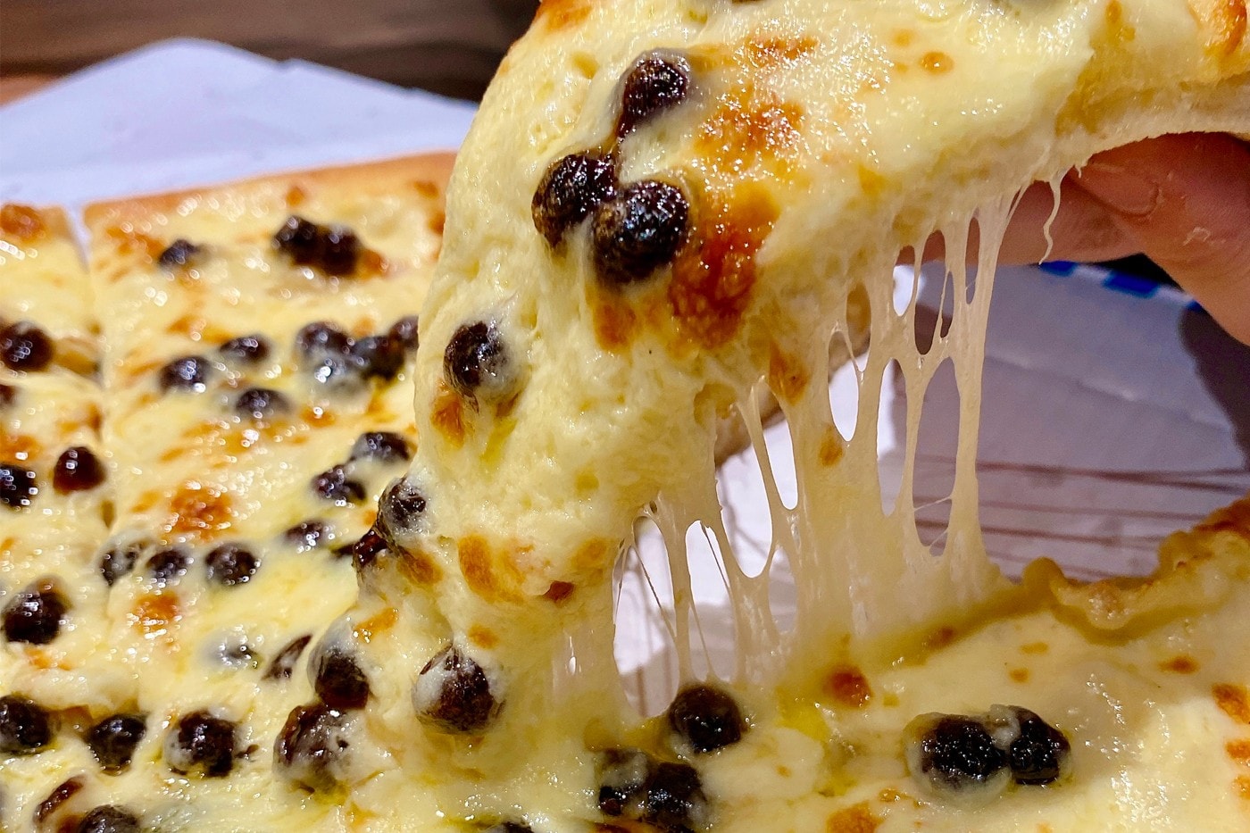 日本 Domino's Pizza 正式推出全新「黑糖珍珠」口味披薩