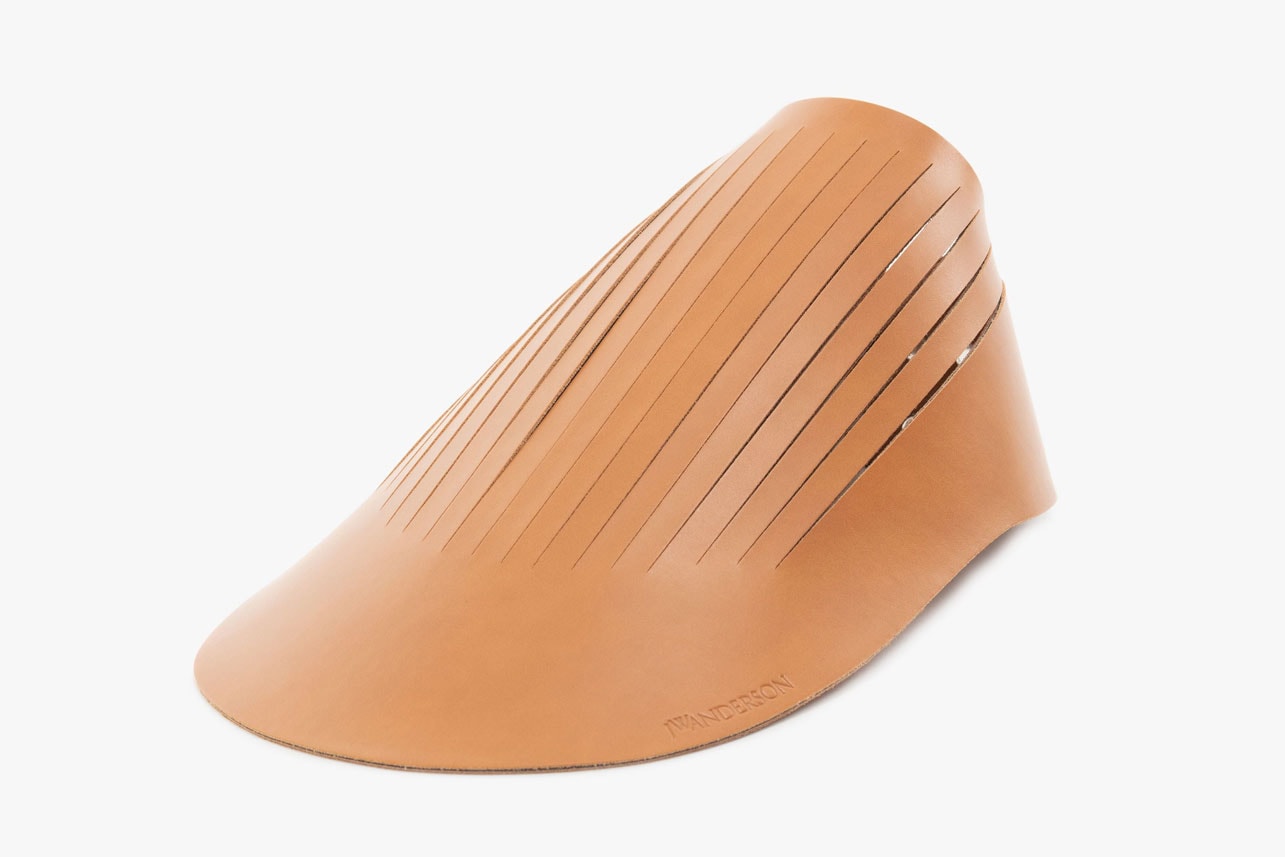藝術感豐富－JW Anderson 推出全皮革流線型設計棒球帽款