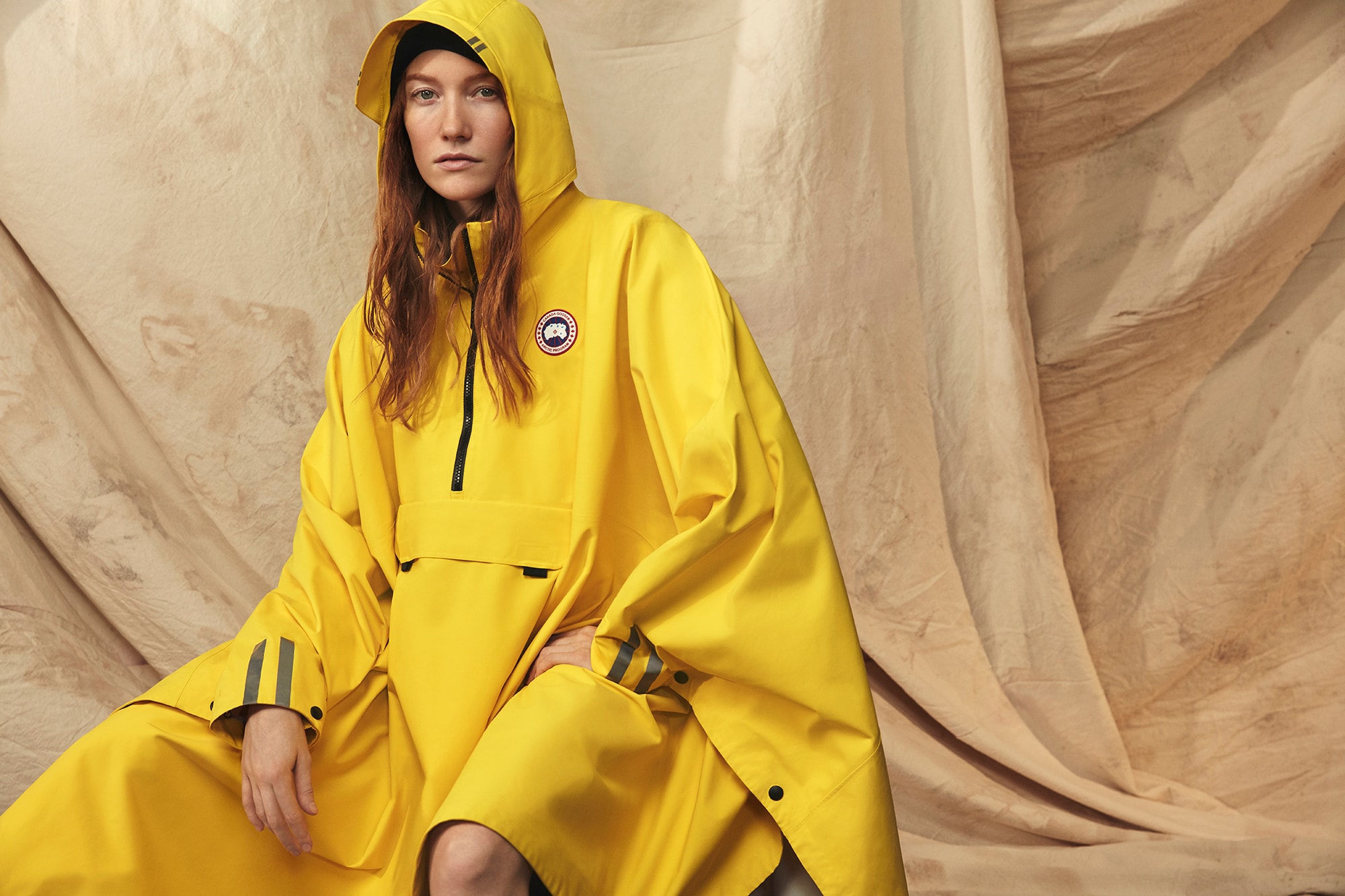 Canada Goose 推出 2020 春季舷外黄配色雨衣系列