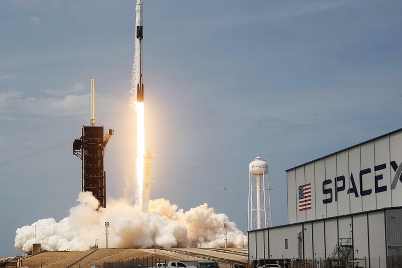 SpaceX「Falcon 9」首次載人火箭任務成功發射