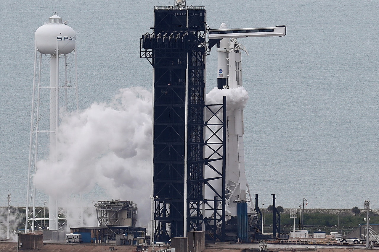 SpaceX 首次載人任務發射未果